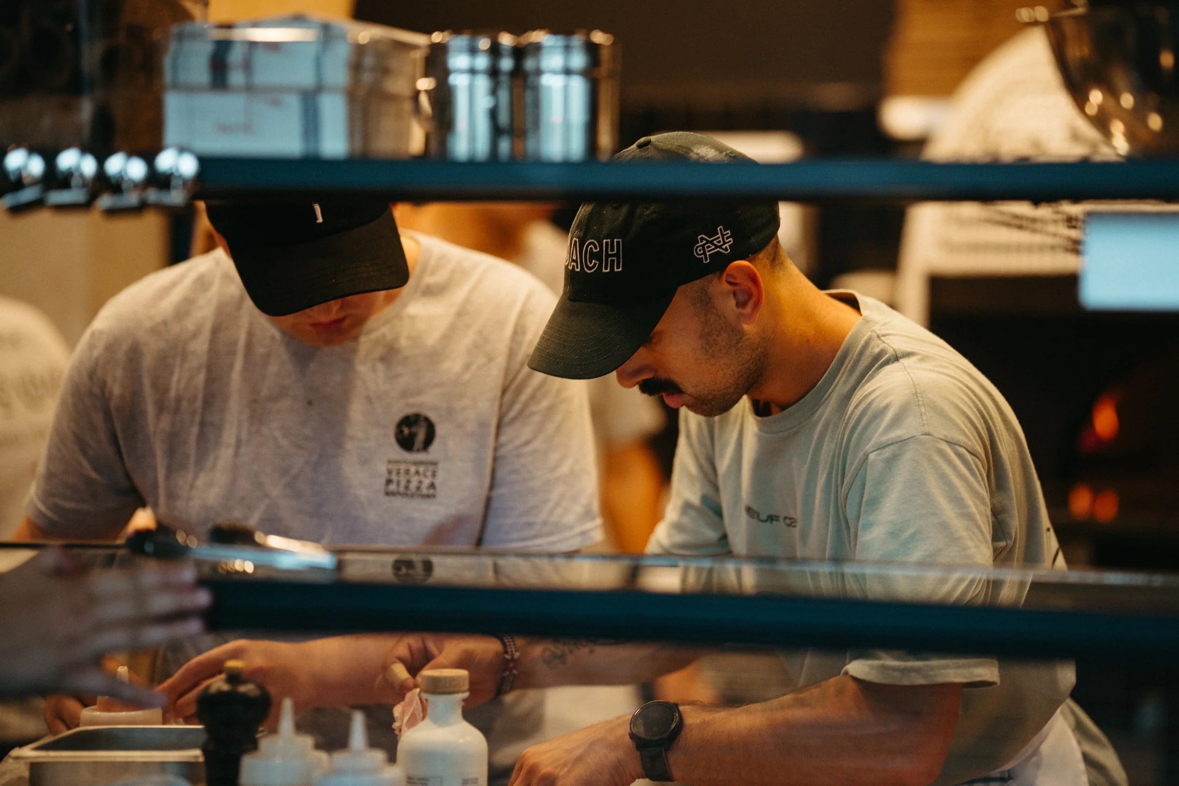 Ca bouge en cuisine chez No.900 Lyon France – pizzeria napolitaine artisanale à Lyon